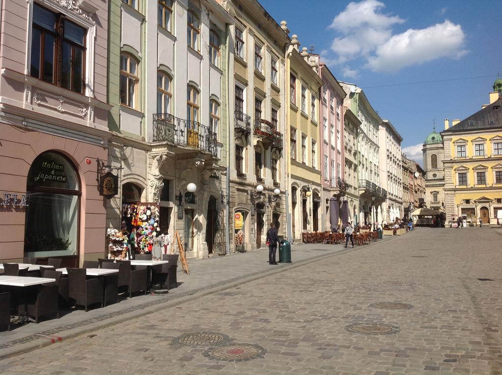 Apartments On Plocsha Rynok 40 Lviv Exterior foto