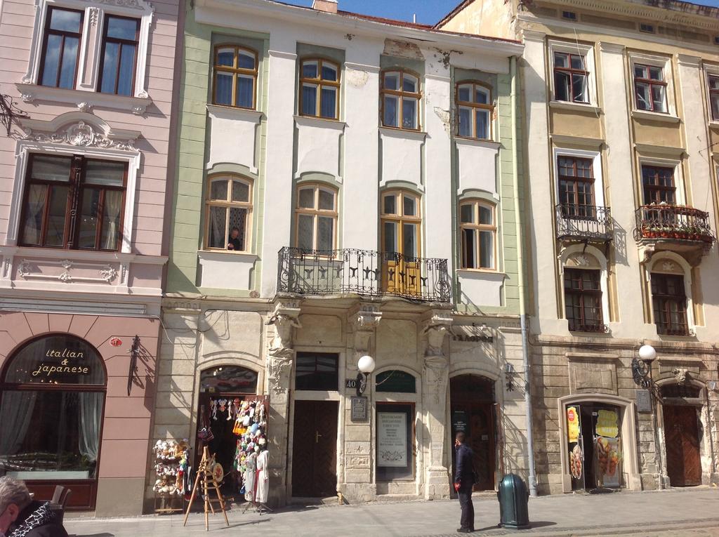 Apartments On Plocsha Rynok 40 Lviv Exterior foto
